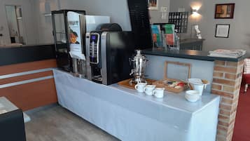 Buffet déjeuner servi tous les jours en supplément