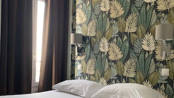 Quarto casal | Escrivaninha, quartos à prova de som, ferros/tábuas de passar roupa