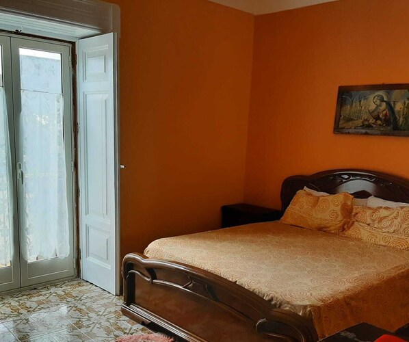 2 bedrooms, iron/ironing board, Internet, bed sheets