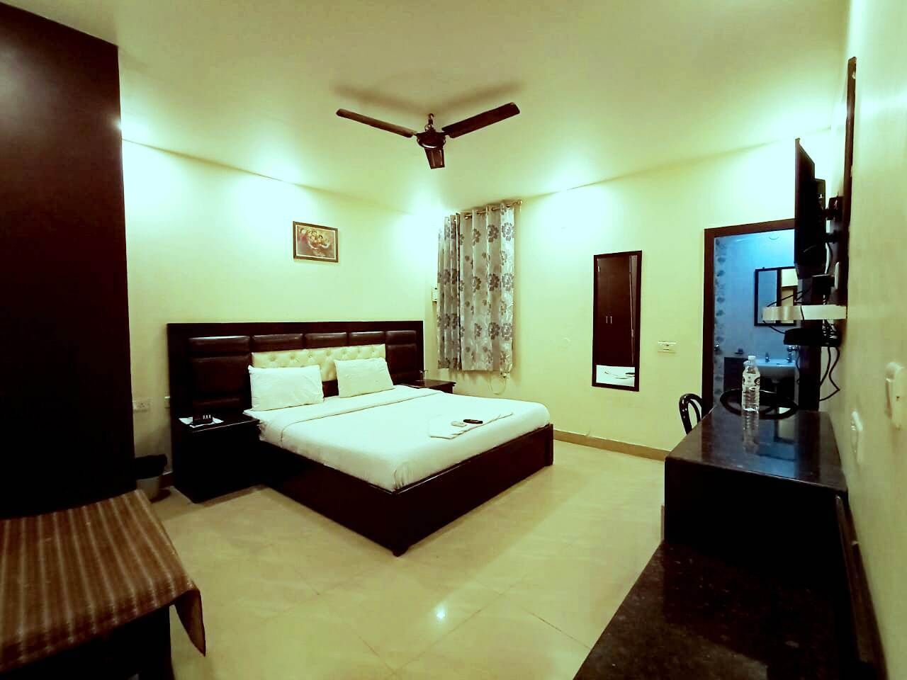 Fortune Deluxe Room | Living room