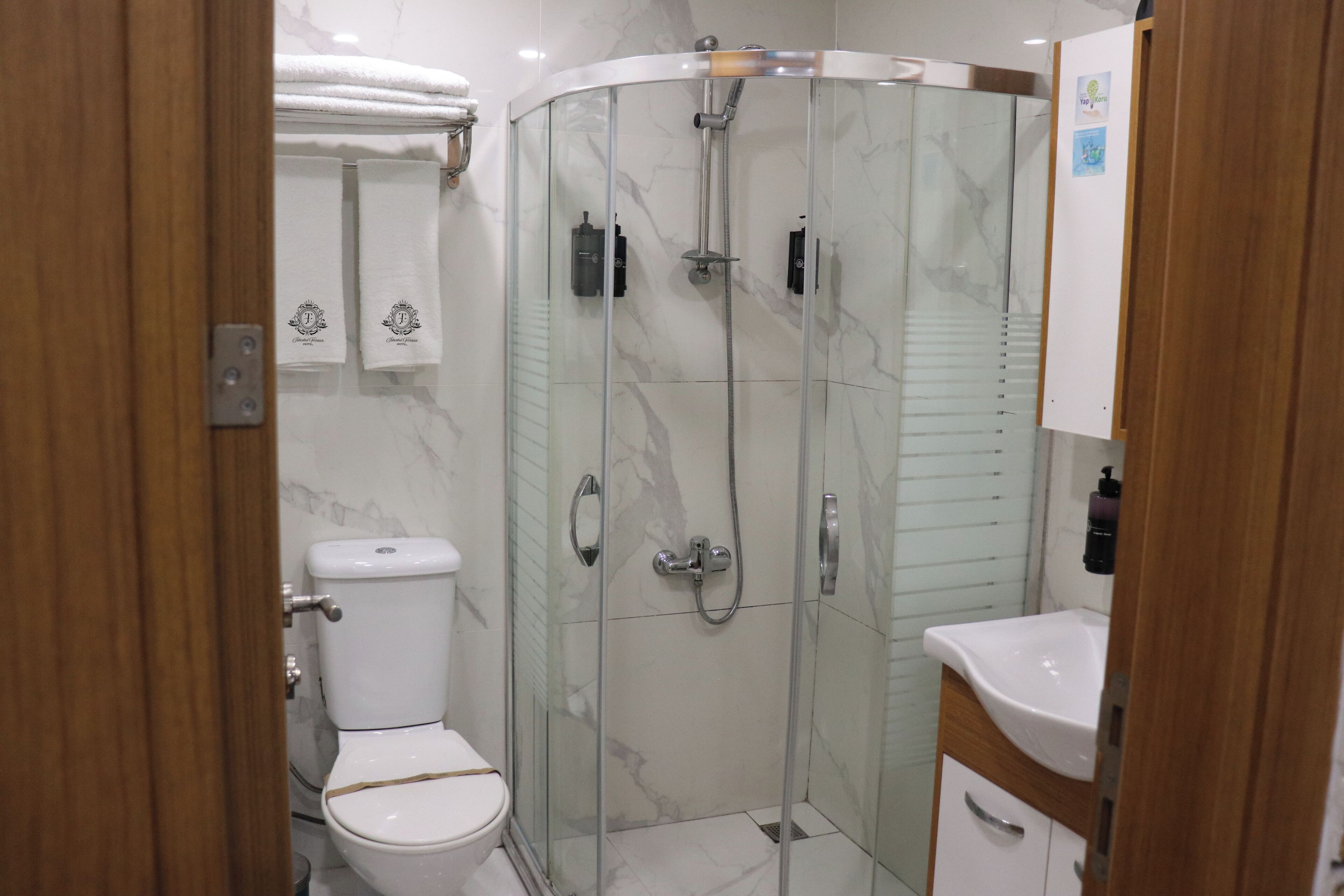 Shower, rainfall showerhead, free toiletries, hair dryer