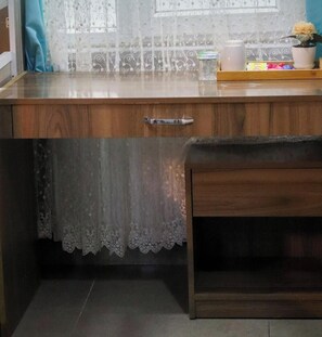 Kadinlara Ozel Paylasimli Oda | Literie hypoallergénique, minibar, bureau