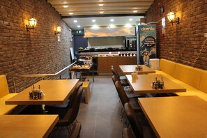 منطقة خارجية لإقامة الولائم والاحتفالات