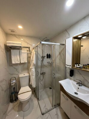 Hypo-allergenic bedding, minibar, desk, laptop workspace - Istanbul Terrace Hotel (Istanbul)