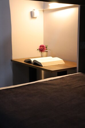 Kadinlara Ozel Paylasimli Oda | Literie hypoallergénique, minibar, bureau