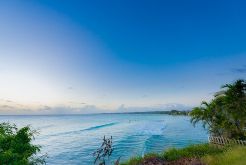 Sea La Vie · * Sea La Vie * Surfer's Paradise & Wellness Retreat