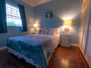 4 bedrooms, iron/ironing board, WiFi, bed sheets - Sea La Vie · *Sea La Vie* Surfer's Paradise & Wellness Retreat (Atlantic Shores)