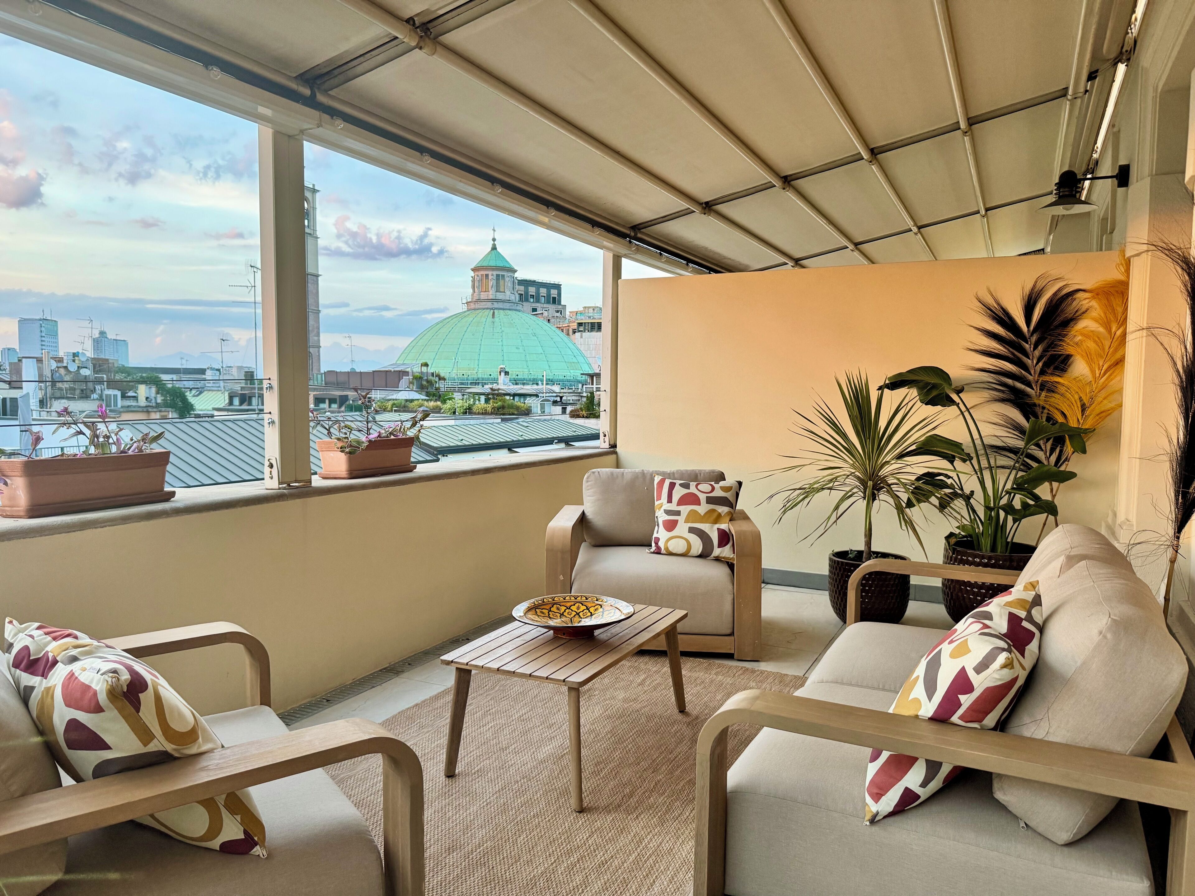 Deluxe Suite, City View | Terrace/patio