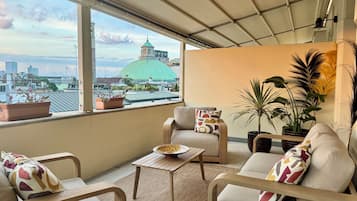 Deluxe Suite, City View | Terrace/patio