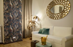 Down duvets, minibar, in-room safe, individually decorated - INTOMILAN  Galleria Duomo - Boutique & Design Aparthotel (Milan)