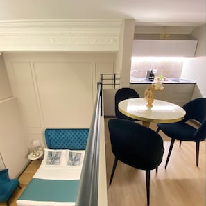 Deluxe Suite | Down comforters, minibar, in-room safe, individually decorated - INTOMILAN  Galleria Duomo - Boutique & Design Aparthotel (Milan)