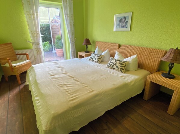 2 bedrooms, iron/ironing board, travel crib, free WiFi