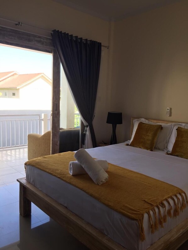 Queen Room | Soundproofing, free WiFi - Laksmi Guest House (Canggu)