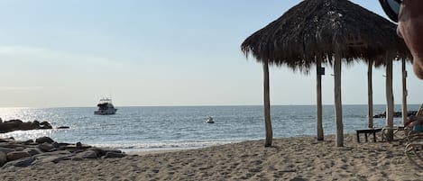 Am Strand, Liegestühle, Strandtücher