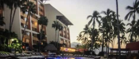 Outdoor pool, pool loungers