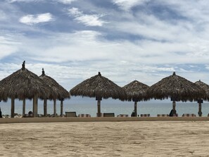 Am Strand, Liegestühle, Strandtücher