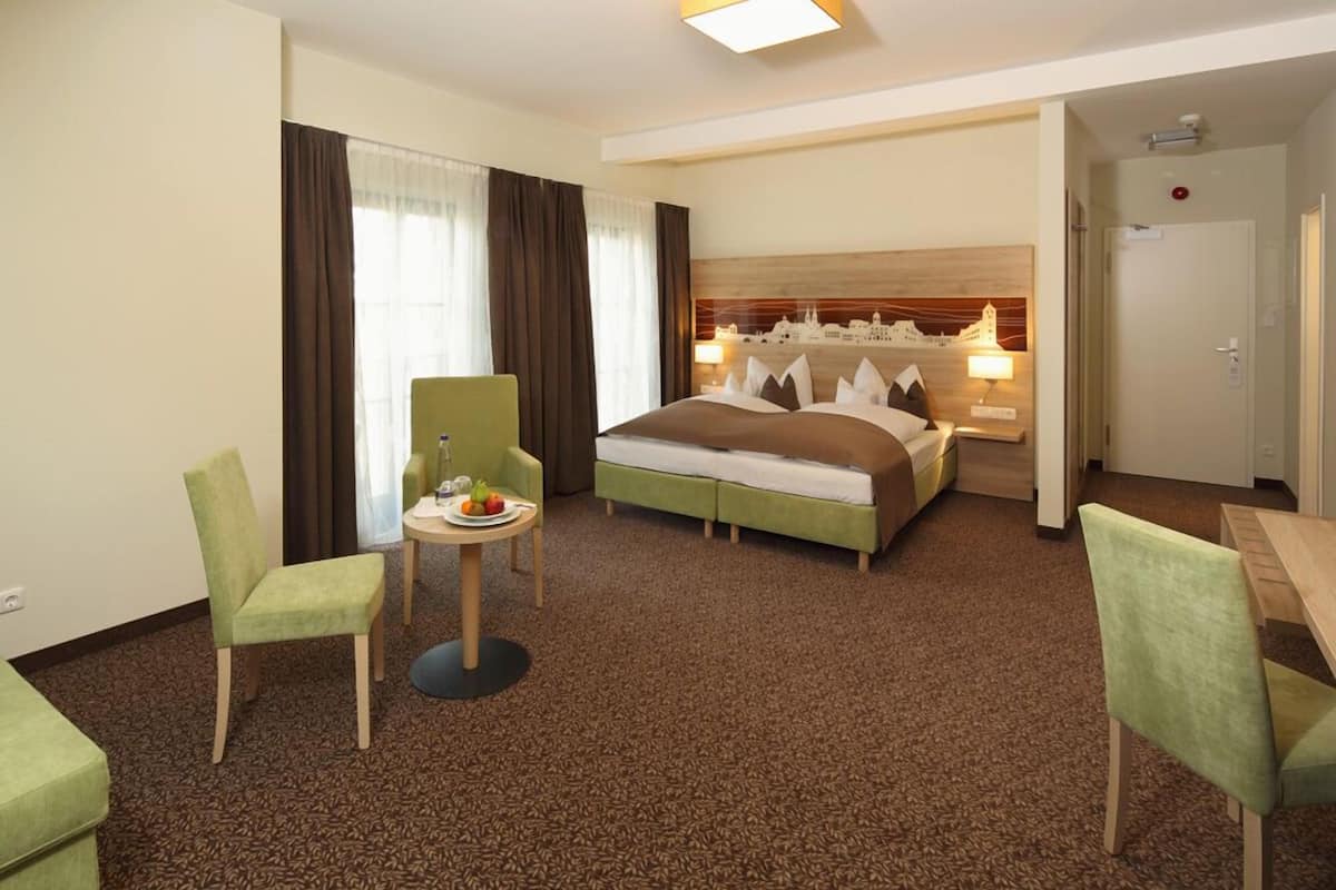 Standard-Doppelzimmer | Allergikerbettwaren, Zimmersafe, laptopgeeigneter Arbeitsplatz