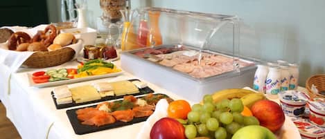 Café da manhã com buffet todos os dias mediante uma taxa