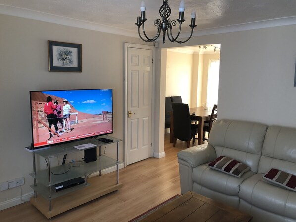 TV - Home Away From Home - Relax with Netflix (Colchester)