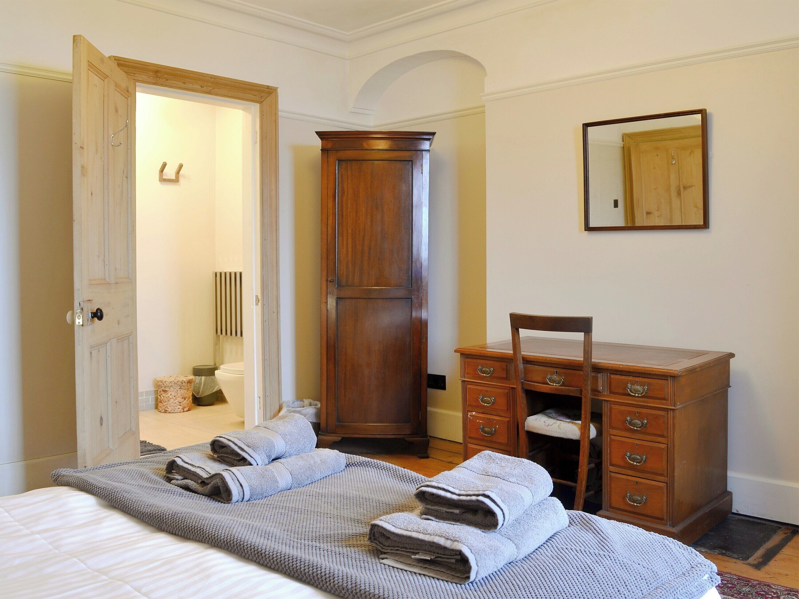 4 habitaciones, wifi gratis y ropa de cama 