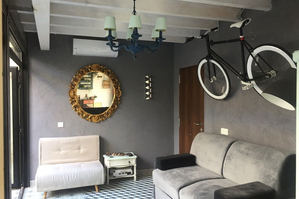 Housing with wifi and netflix. Ideal location to know the province