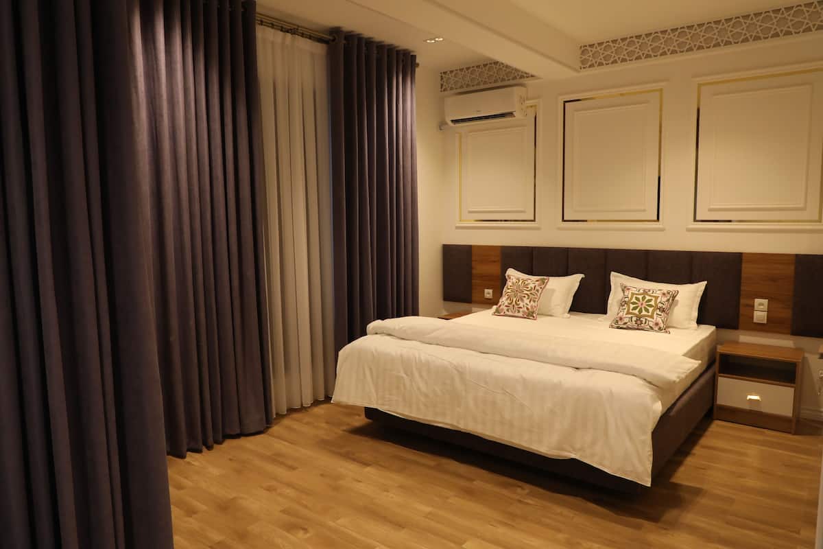 Deluxe Triple Room | Premium bedding, memory foam beds, minibar, in-room safe