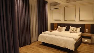 Deluxe Triple Room | Premium bedding, memory foam beds, minibar, in-room safe