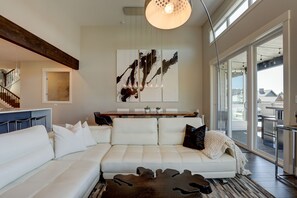 TV, fireplace, video games