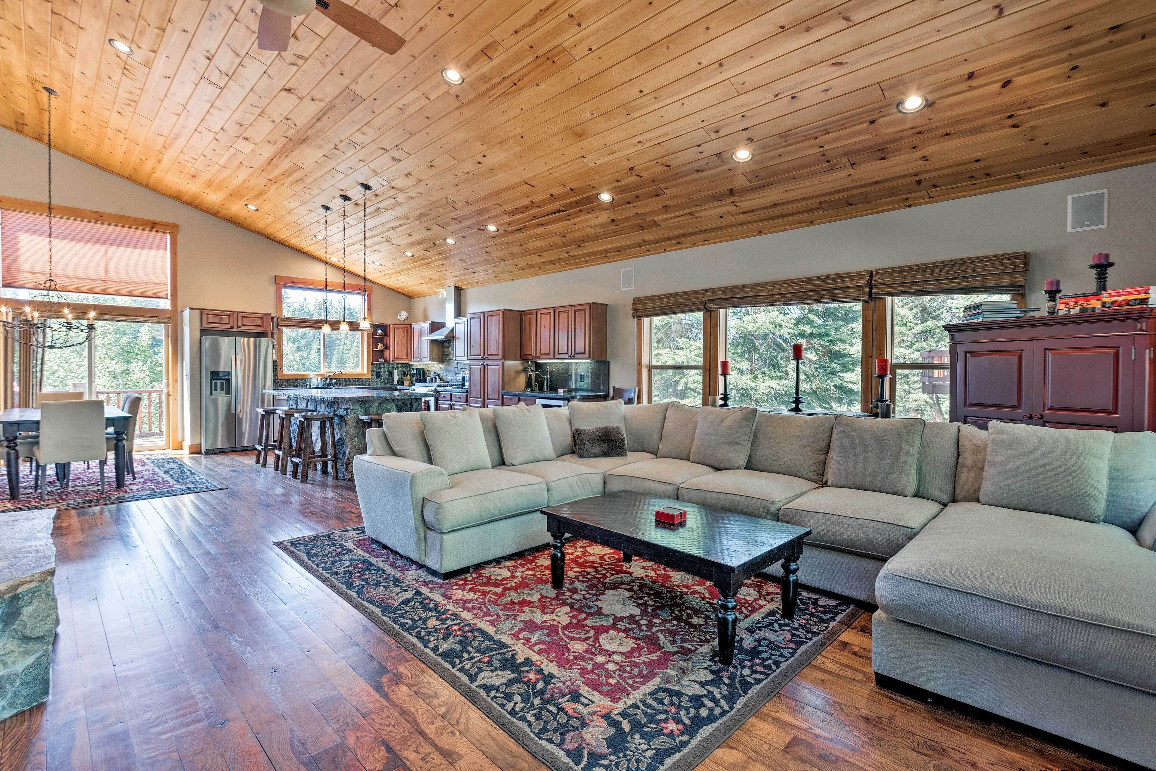 Luxe Tahoe Home Near Donner Lake, Truckee & Hiking