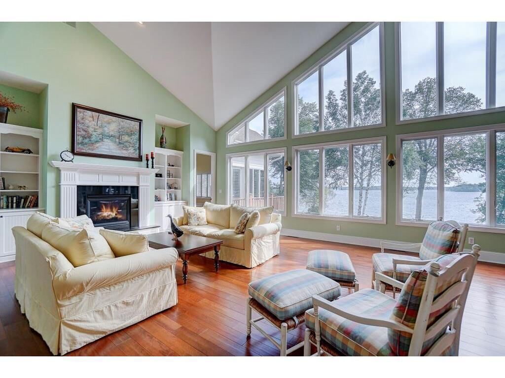 Stunning Executive Cottage on Lake Koronis