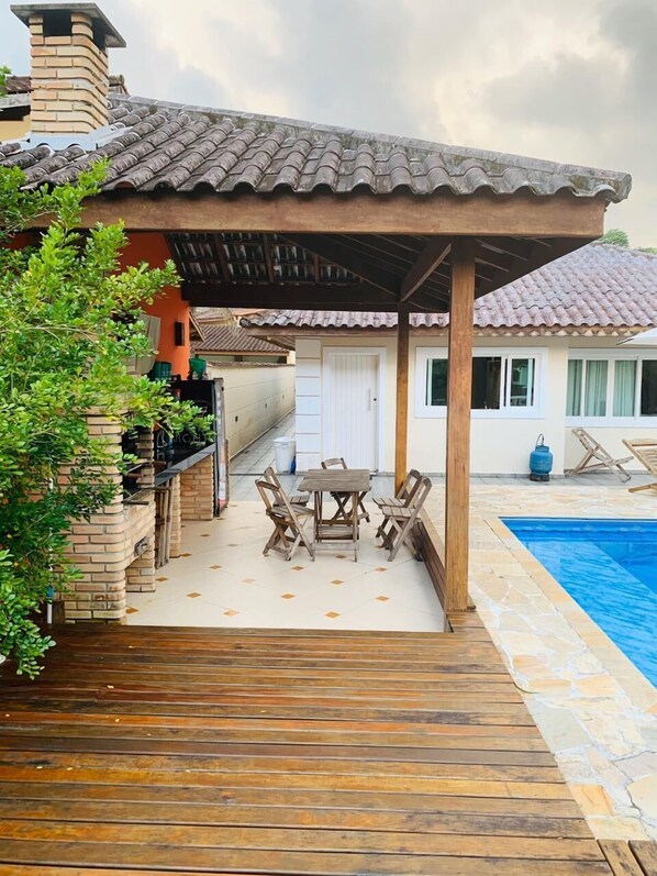 تناول الطعام بالخارج