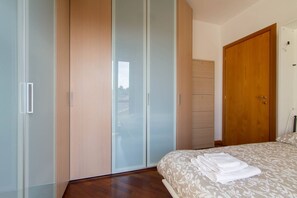 2 bedrooms, iron/ironing board, travel crib, WiFi - Bright house with 2 bedrooms & a unique terrace (Bergamo)