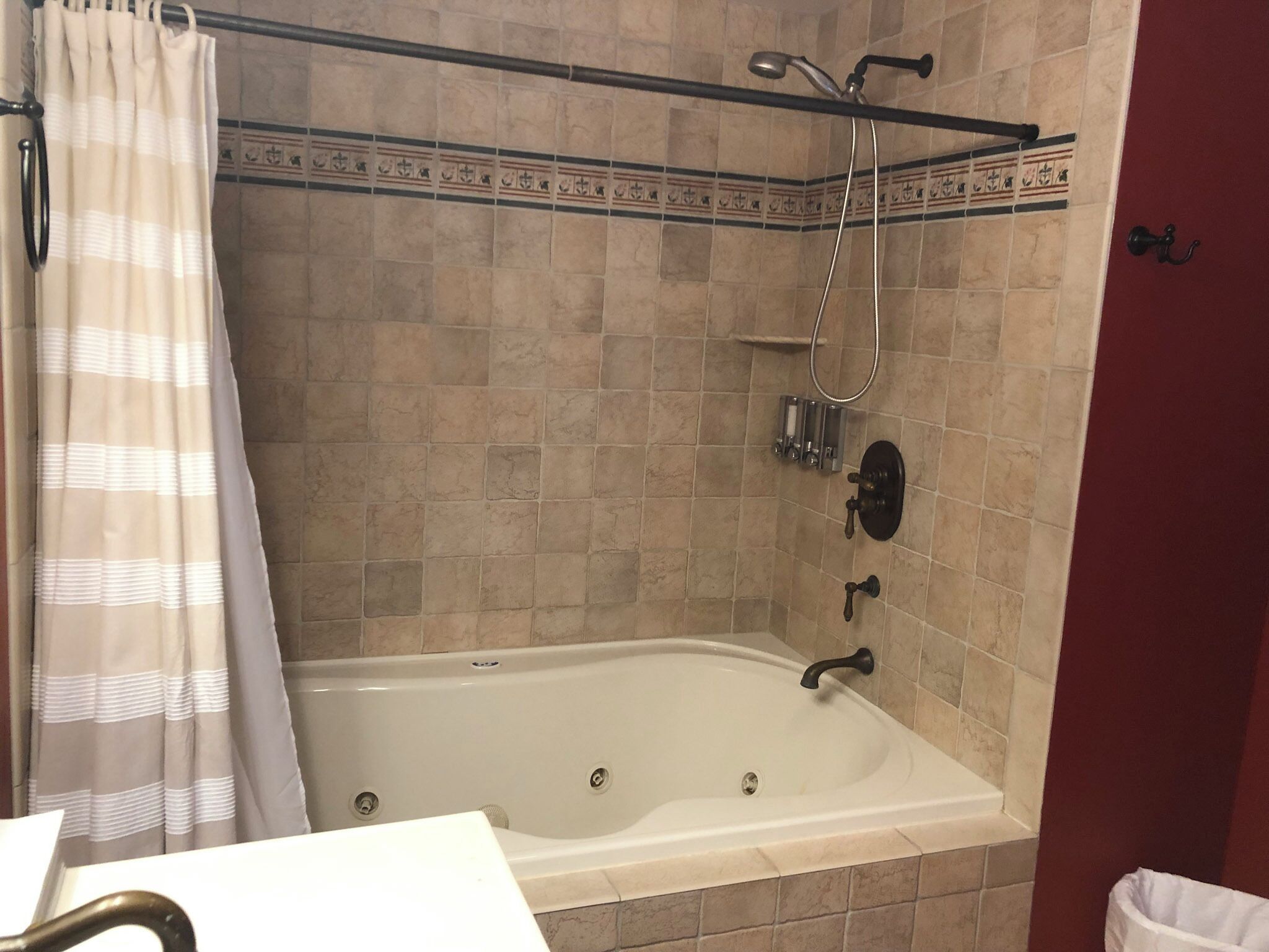 Cottage Getaway for Two with Private Hot Tub