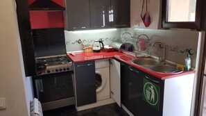 Kühlschrank, Mikrowelle, Ofen, Wasserkocher