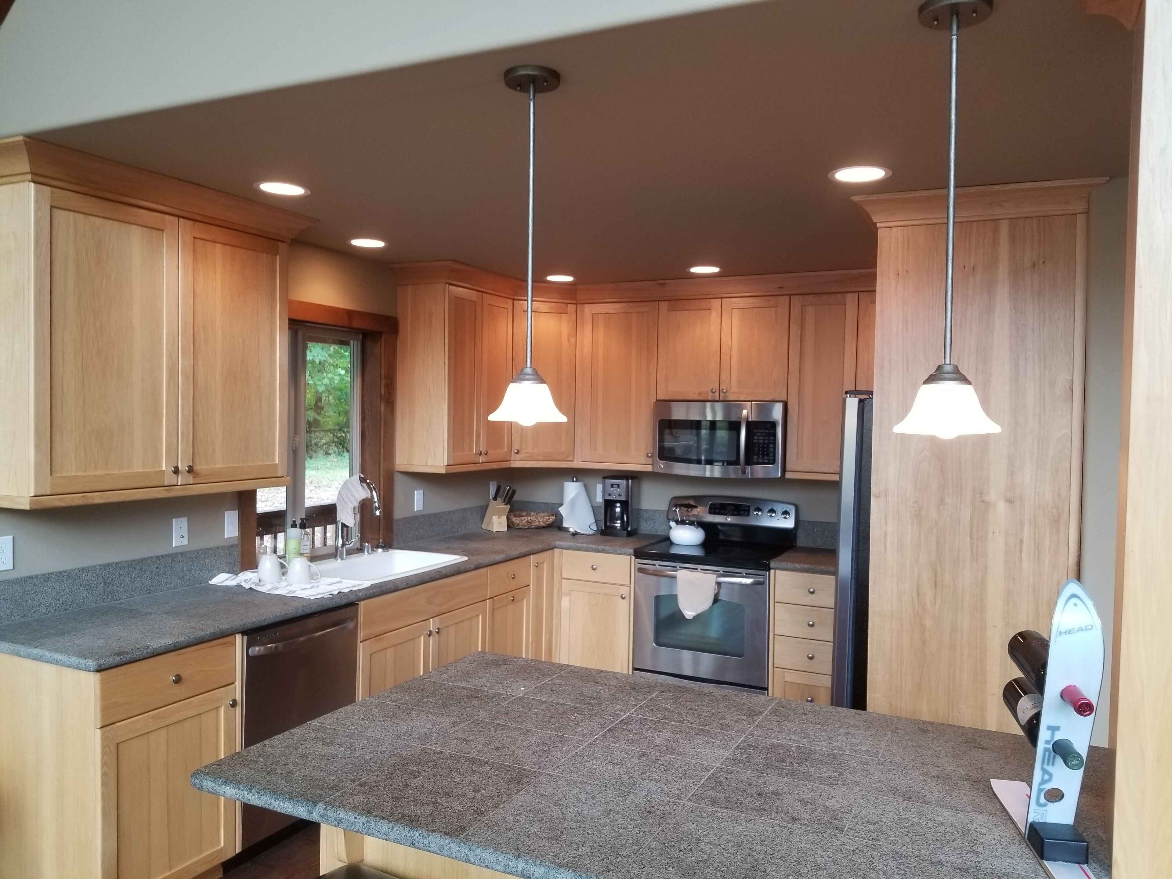 newer riverfront cabin on 5 acres, sleeps 12 great views