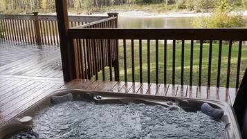 Bain à remous extérieur