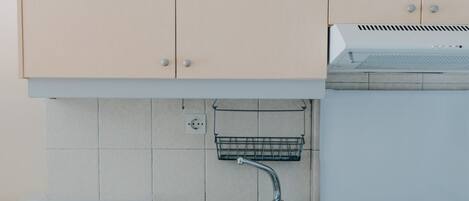 雪櫃、微波爐、焗爐、爐具