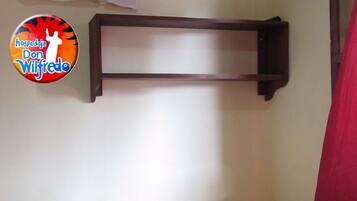 1 dormitorio, tabla de planchar con plancha, wifi gratis y ropa de cama