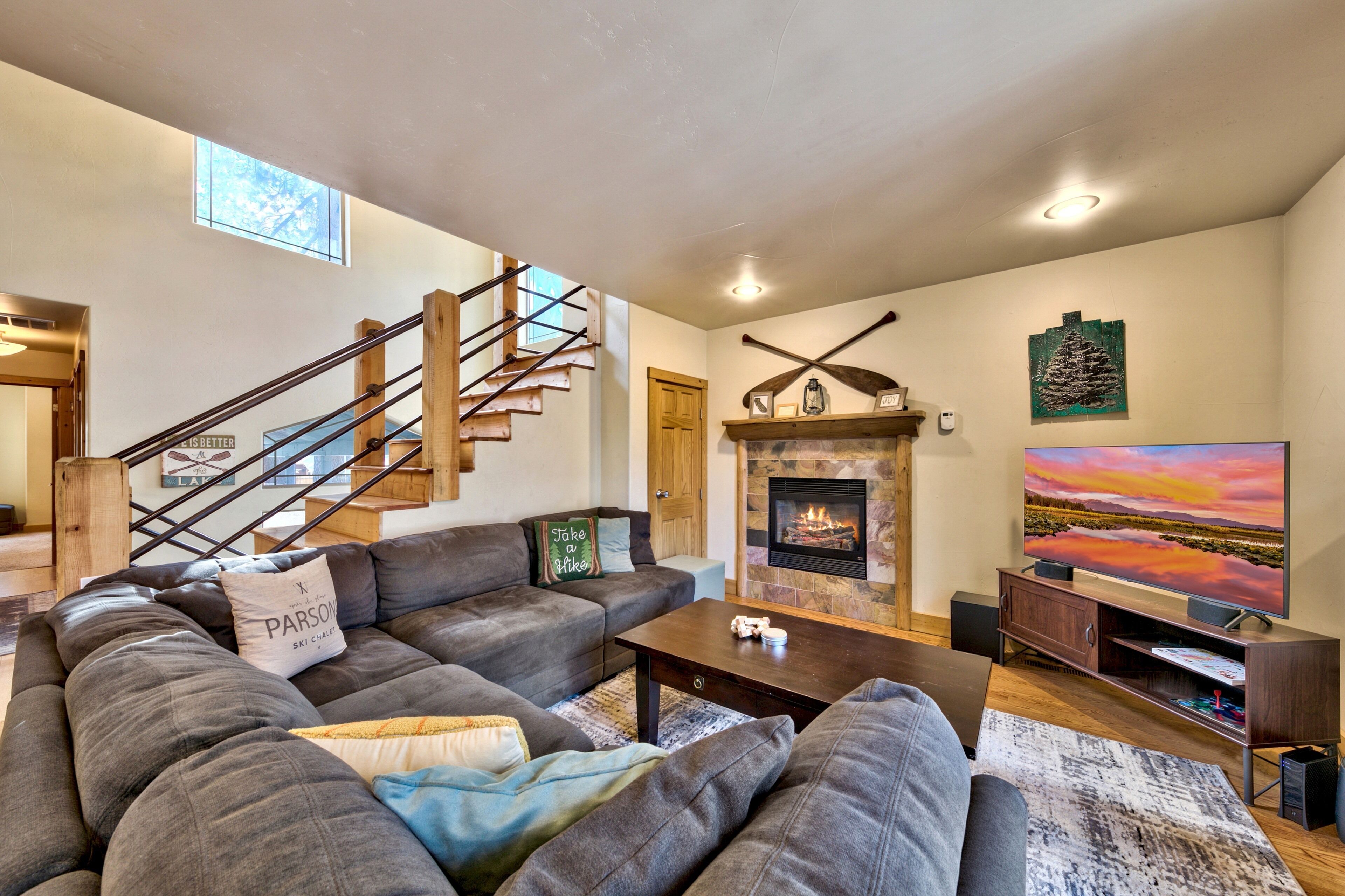Tahoe Family Haven - Hot Tub, Pool Table, 30-90 days