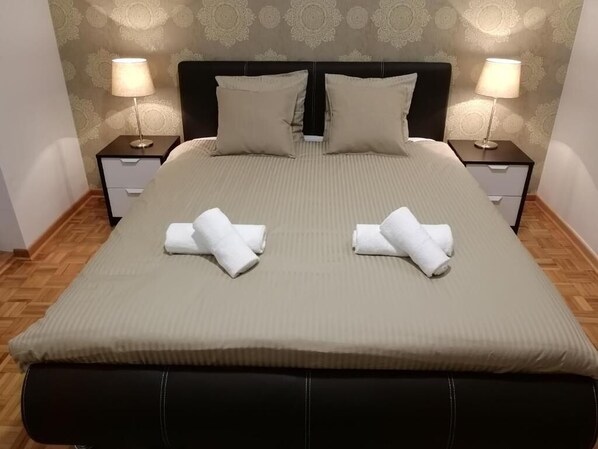 2 多间卧室、熨斗/熨衣板、免费 WiFi、床单