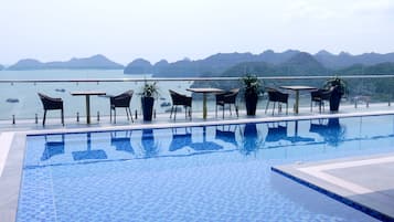 Outdoor pool, pool loungers