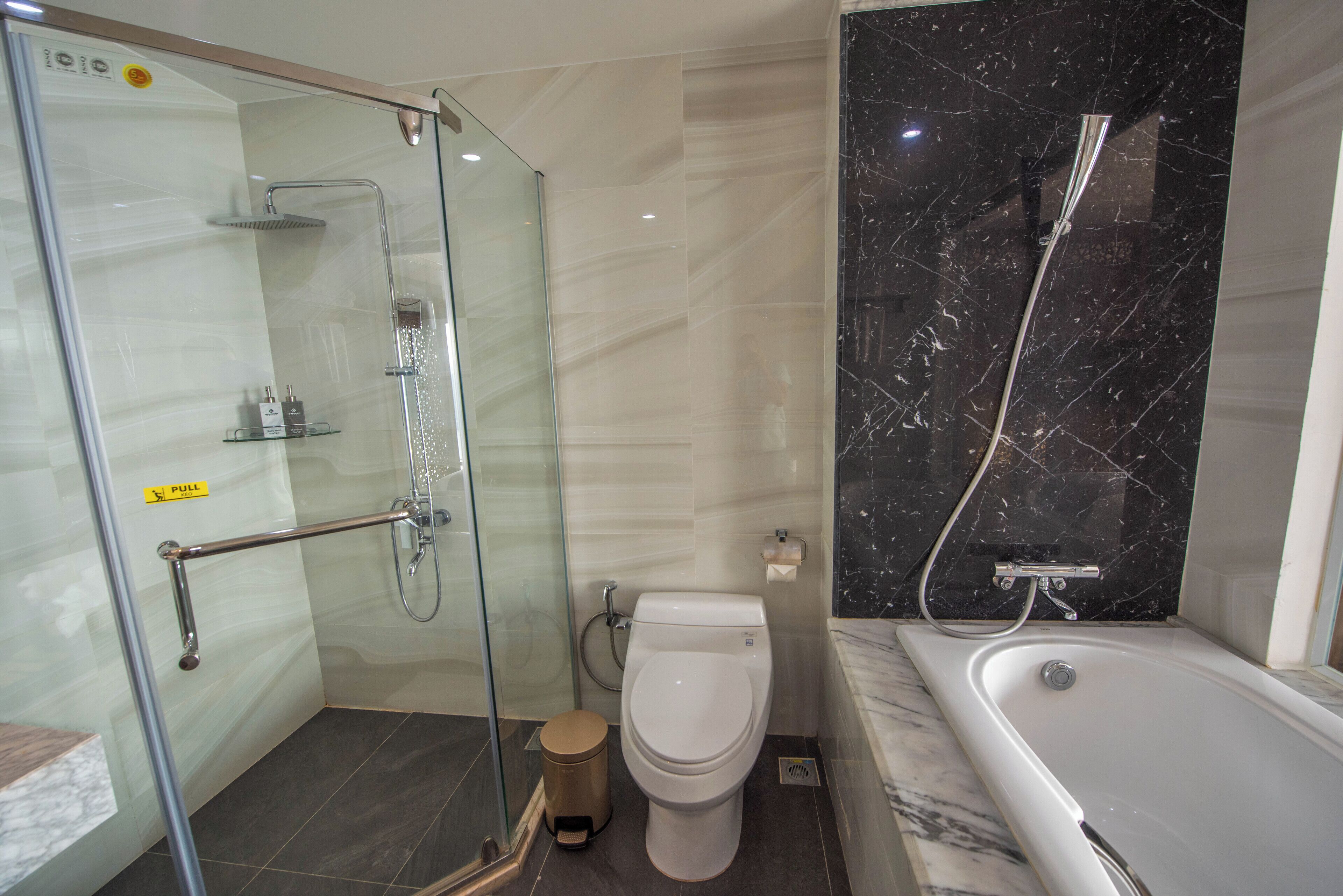 executive suite | bathroom | shower, free toiletries, hair dryer, slippers
