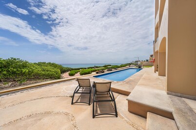 Ground Floor 2 BR at Isla 33. Ocean View.