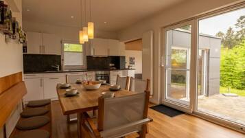 Fridge, oven, dishwasher, toaster