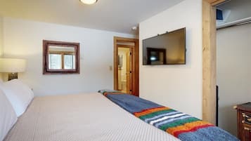 2 Schlafzimmer, Schreibtisch, Bügeleisen/Bügelbrett, Reisekinderbett