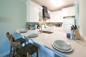 Fridge, microwave, oven, stovetop - Great rates for a fall 30A beach getaway!!! (Santa Rosa Beach)