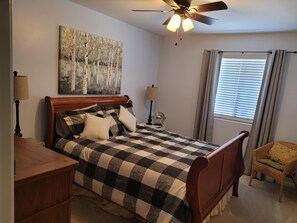 4 bedrooms, desk, iron/ironing board, free WiFi