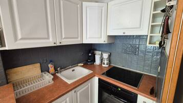 KĂŒhlschrank, Mikrowelle, Ofen, GeschirrspĂŒler