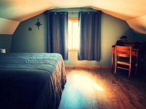 2 bedrooms, free WiFi, bed sheets - Bonfire Holler Cabin (Frederic)