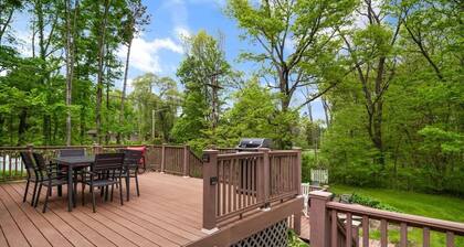 Peaceful well-appointed home at Treman Park